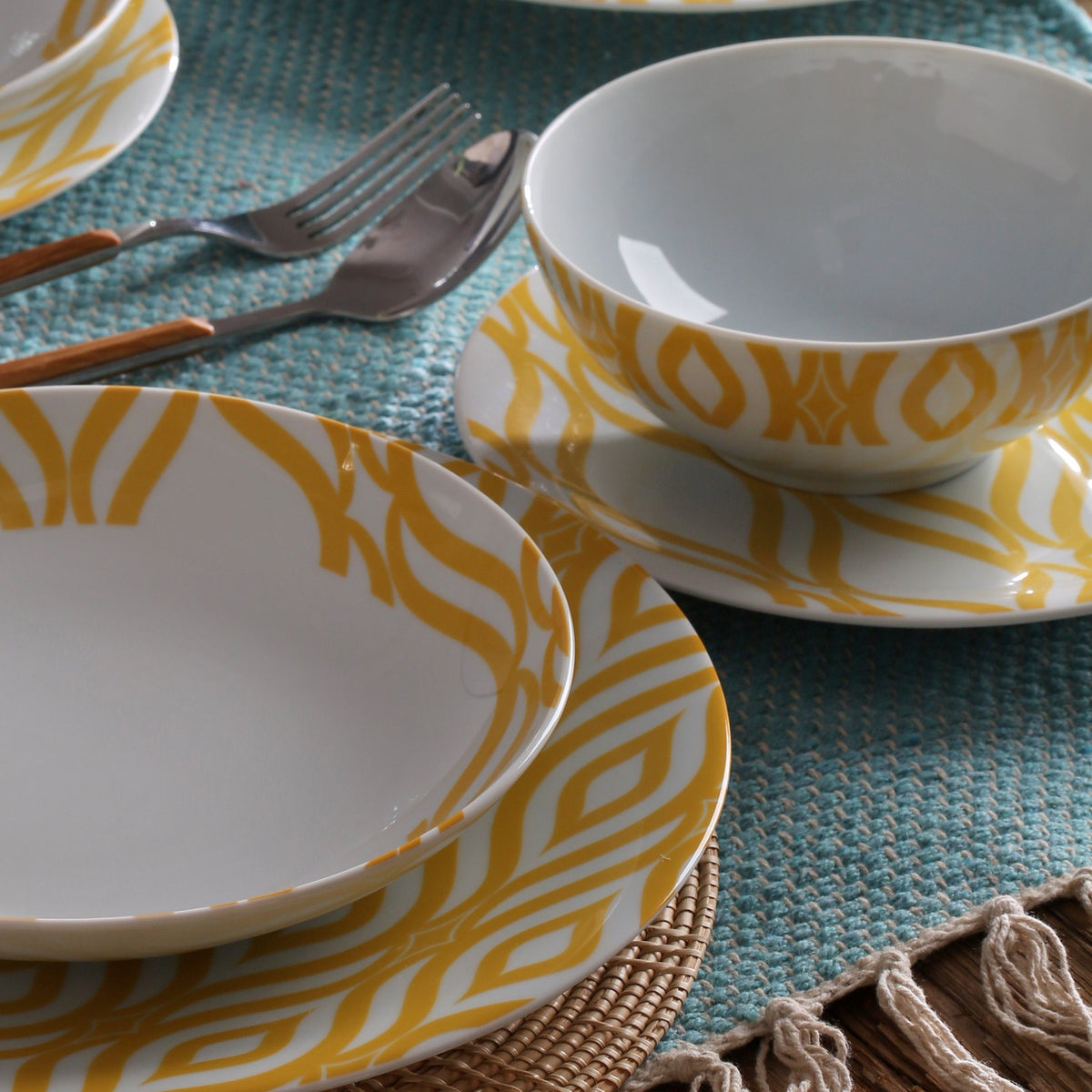 Yuli dinner set 24 porcelain plates – طقم عشاء بورسلين، 24 طبقًا