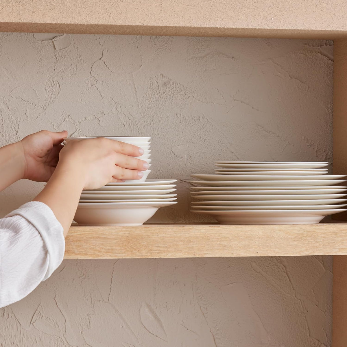 Clasee Porcelain Dinner Set of 32 Plates – طقم عشاء بورسلين، 32 طبقًا