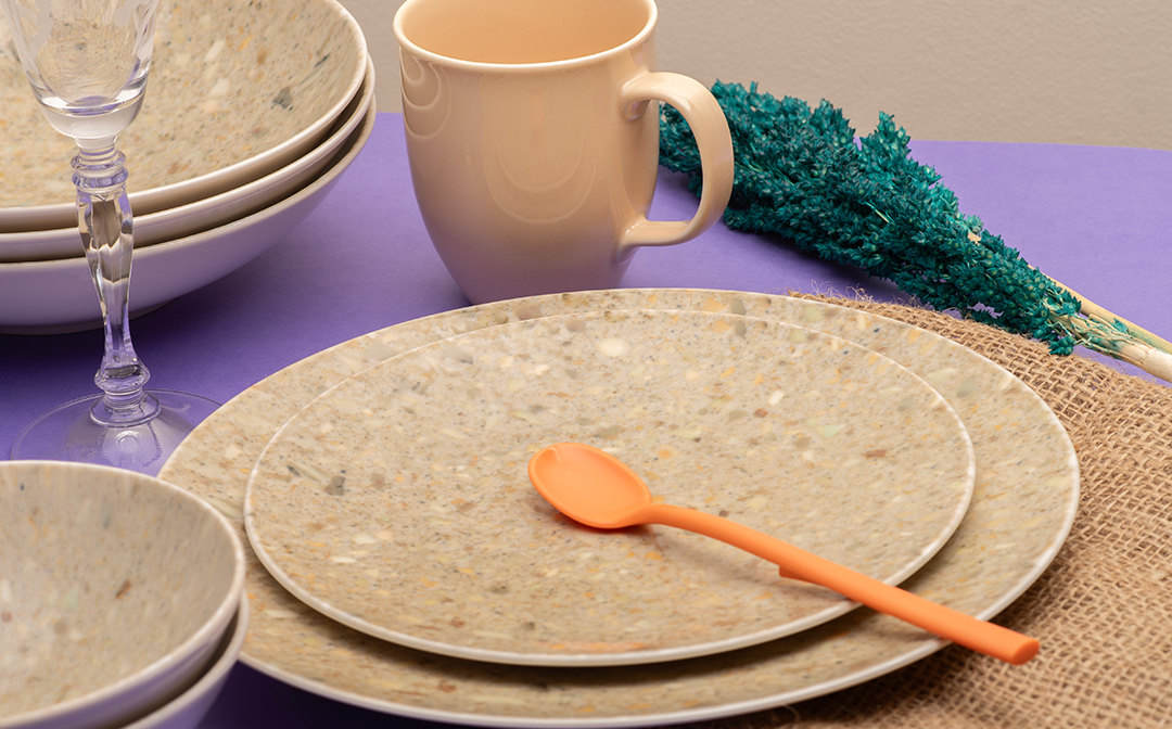 Rockum Dinner Set of 24 Porcelain Plates