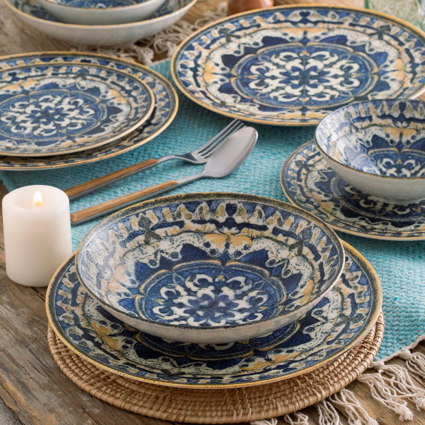 Otantik Dinner Set of 24 Porcelain Plates